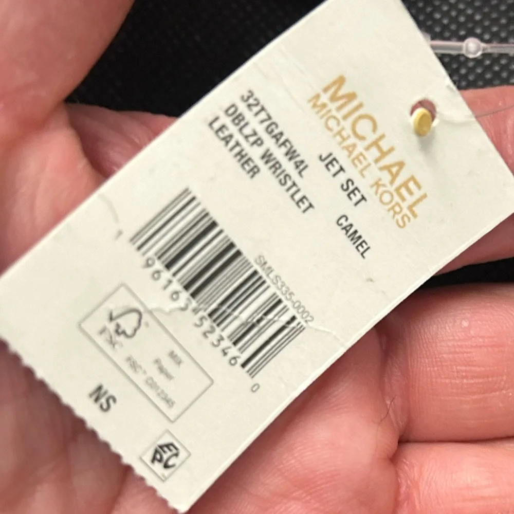 - Michael Kors Jet Set Double Zipper Wristlet. Color Camel . NWT